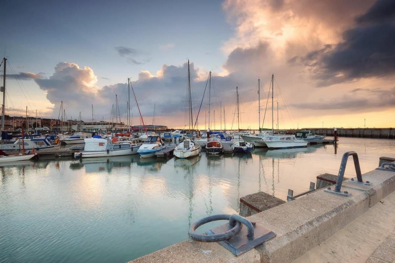 Anchor Down Cottage The Perfect Seaside Retreat Sleeps 4 Beach 2 Mins Ryde  Exterior photo