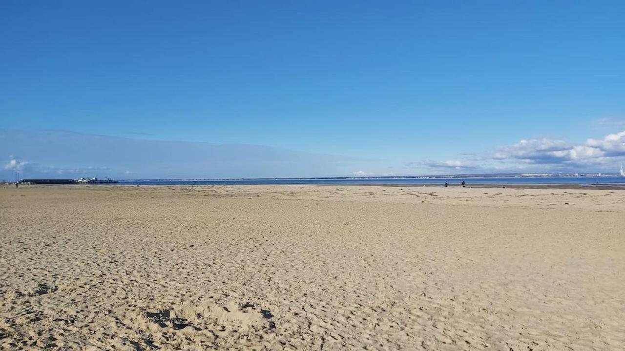 Anchor Down Cottage The Perfect Seaside Retreat Sleeps 4 Beach 2 Mins Ryde  Exterior photo