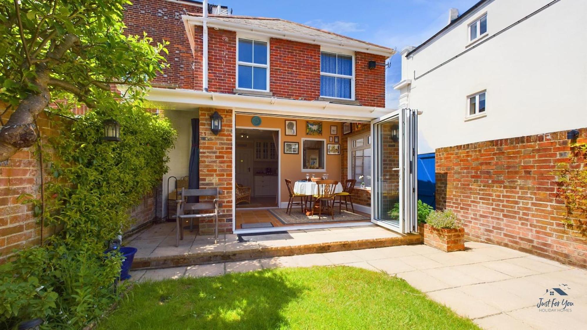 Anchor Down Cottage The Perfect Seaside Retreat Sleeps 4 Beach 2 Mins Ryde  Exterior photo