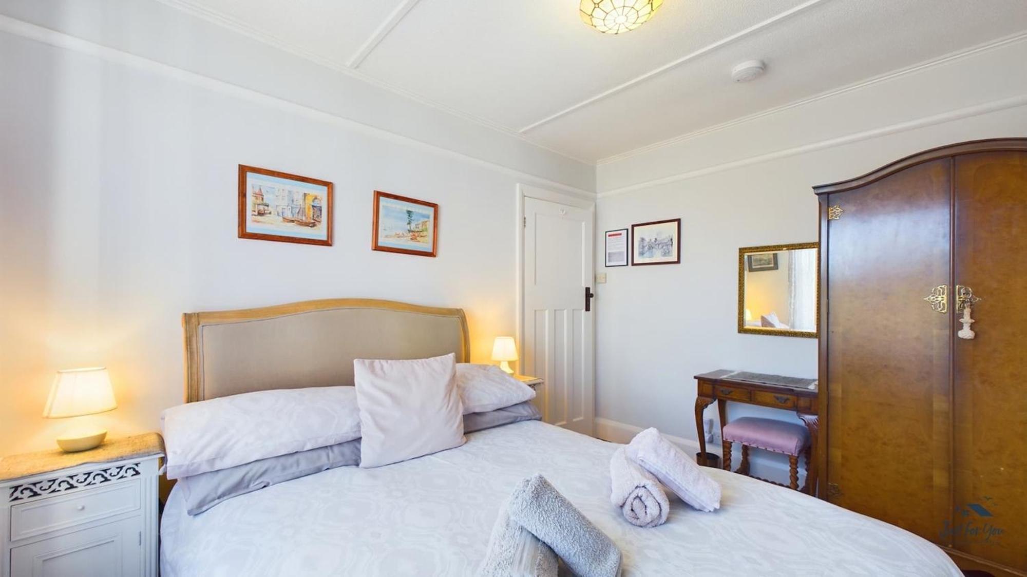 Anchor Down Cottage The Perfect Seaside Retreat Sleeps 4 Beach 2 Mins Ryde  Exterior photo